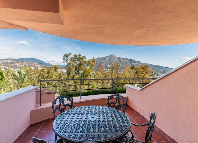 Apartment Middle Floor in Nueva Andalucía Magna Marbella  - 1