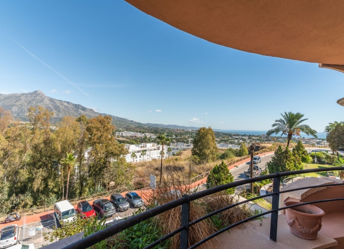Apartment Middle Floor in Nueva Andalucía Magna Marbella  - 2