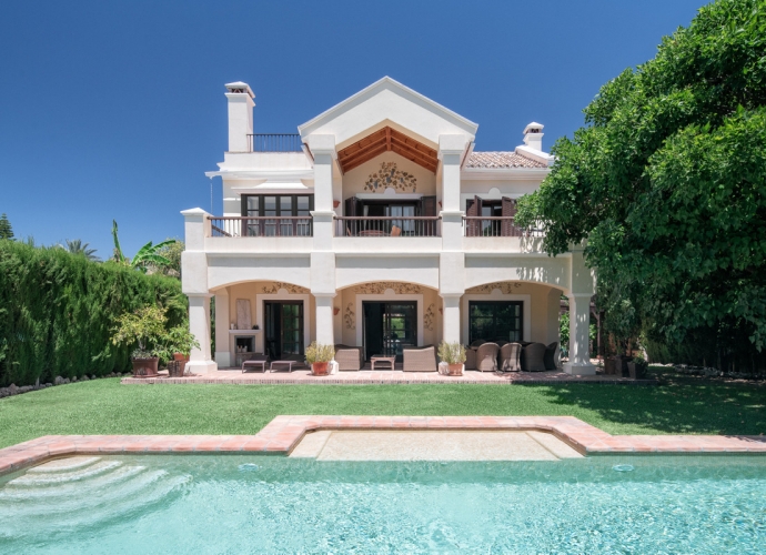 Villa Independiente en Sierra Blanca - 1