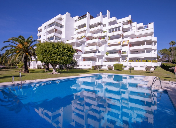 Apartamento Planta Media en Guadalmina Alta - 1