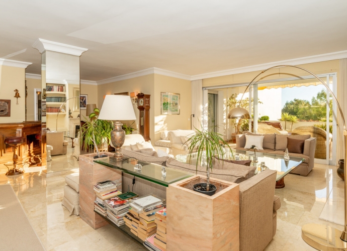Apartamento Planta Media en Guadalmina Alta - 2