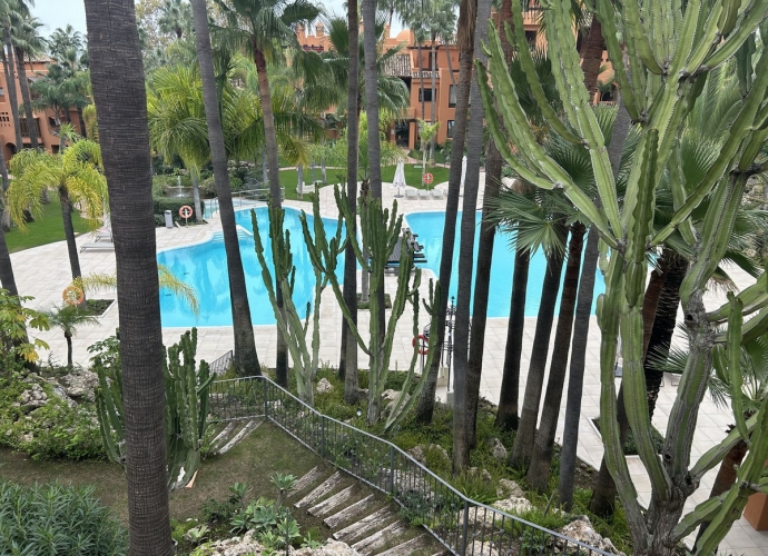 Appartement milieu d’Etage situé à Puerto Banús La Alzambra Vasari  - 1