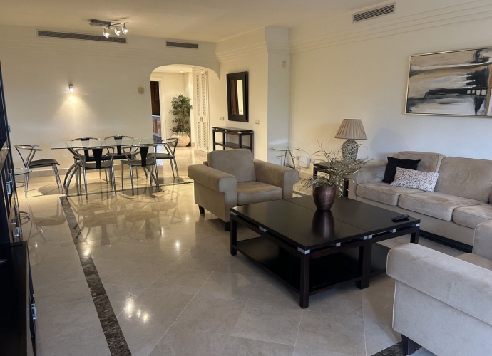 Appartement milieu d’Etage situé à Puerto Banús La Alzambra Vasari  - 2