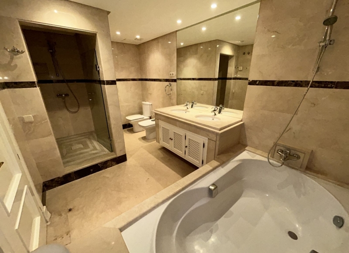 Appartement milieu d’Etage situé à Puerto Banús La Alzambra Vasari  - 4