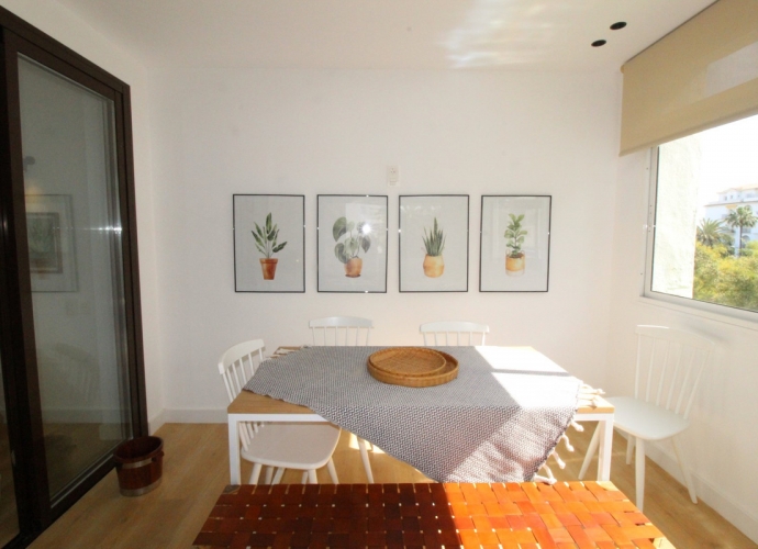 Appartement milieu d’Etage situé à Puerto Banús Playas del Duque  - 4