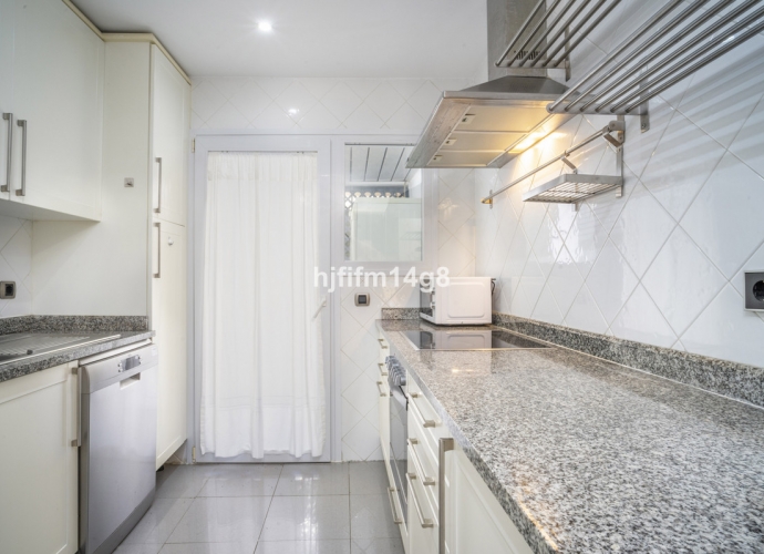 Apartamento Planta Baja en Nagüeles Single Home  - 10