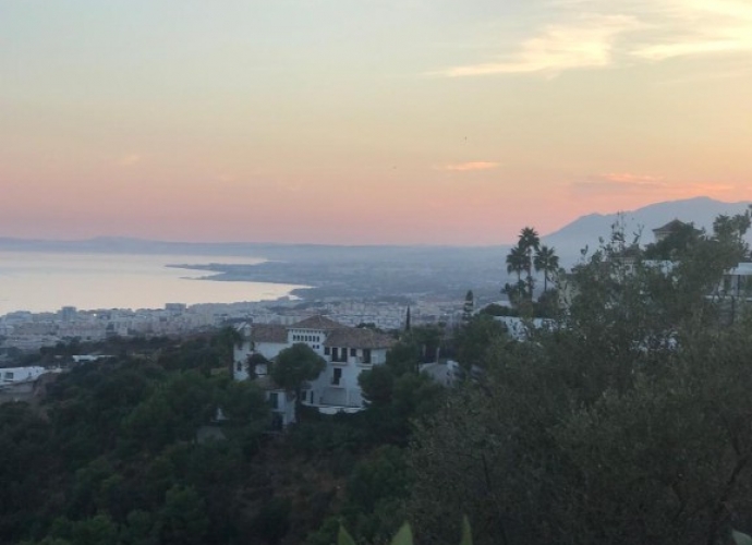 Apartment Middle Floor in Los Monteros - 10