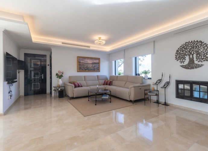 Villa Detached in Elviria - 8