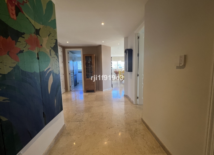 Apartment Middle Floor in Elviria - 9