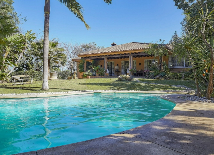 Villa Detached in Puerto Banús - 1