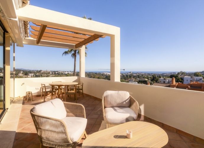 Appartement milieu d’Etage situé à Nueva Andalucía Palacetes los Belvederes  - 1