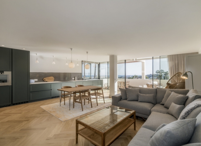 Appartement milieu d’Etage situé à Nueva Andalucía Palacetes los Belvederes  - 2
