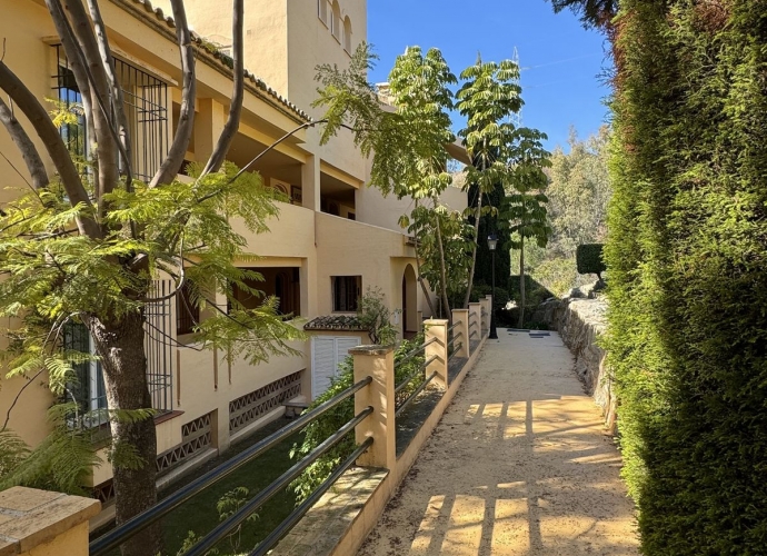 Apartment Middle Floor in Elviria - 4