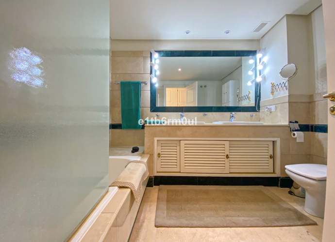 Appartement milieu d’Etage situé à Bahía de Marbella Gran Bahía  - 9
