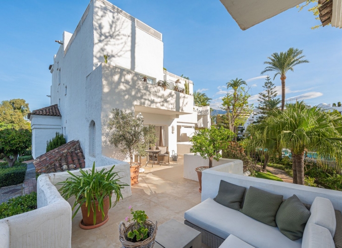 Apartment Middle Floor in Marbella Alhambra del Mar  - 2