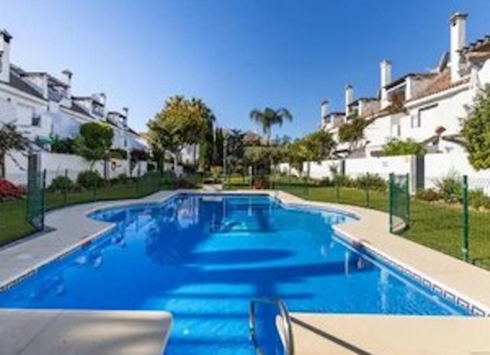 Maison de Ville situé à Nueva Andalucía Los Naranjos  - 1