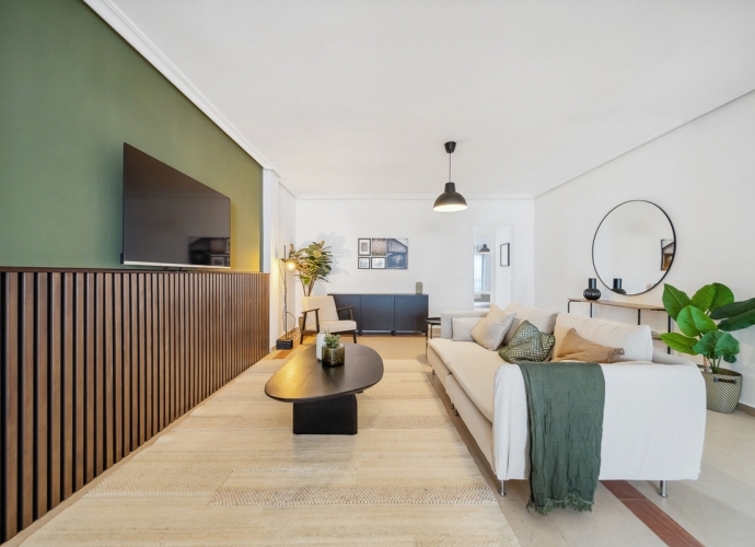 Appartement milieu d’Etage situé à Nueva Andalucía La Maestranza  - 1