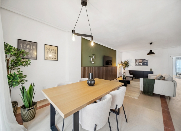 Appartement milieu d’Etage situé à Nueva Andalucía La Maestranza  - 2