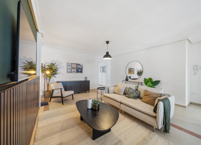 Appartement milieu d’Etage situé à Nueva Andalucía La Maestranza  - 3