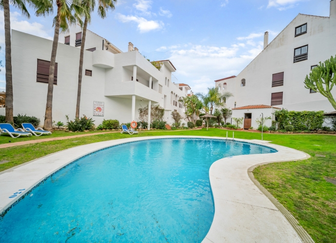 Appartement milieu d’Etage situé à Nueva Andalucía La Maestranza  - 5