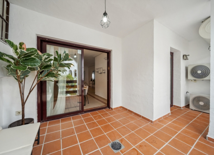 Appartement milieu d’Etage situé à Nueva Andalucía La Maestranza  - 8