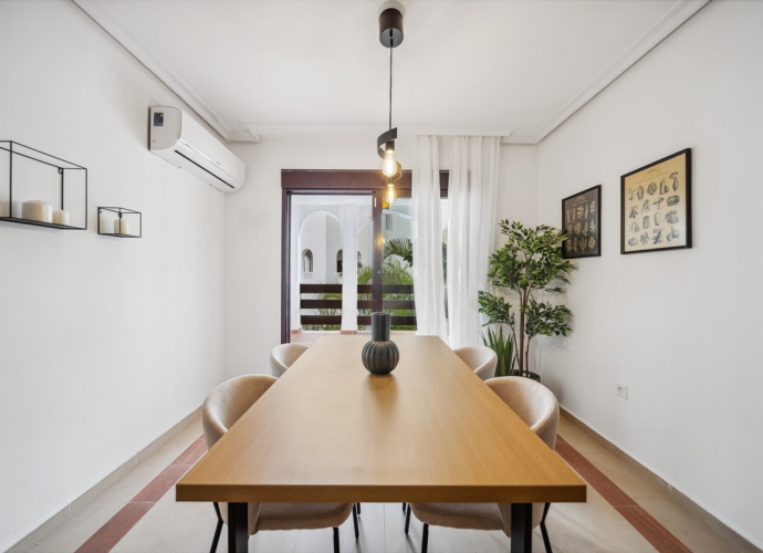 Appartement milieu d’Etage situé à Nueva Andalucía La Maestranza  - 10