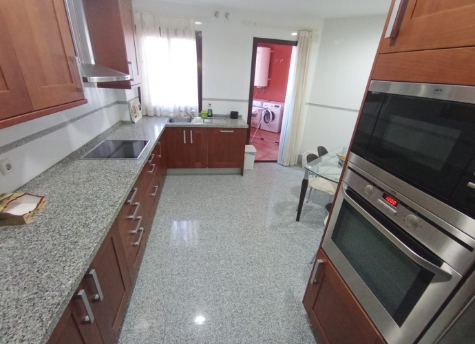 Apartment Middle Floor in New Golden Mile - 4
