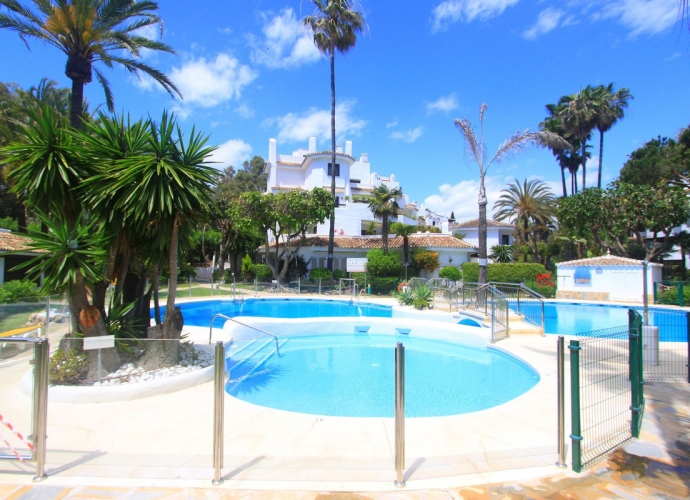 Apartment Middle Floor in Elviria - 1