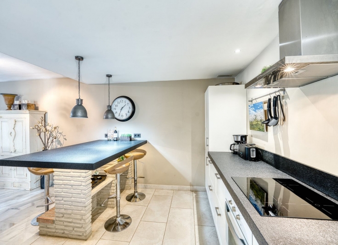 Apartment Middle Floor in Elviria - 10