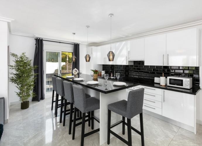 Appartement milieu d’Etage situé à Nueva Andalucía La Maestranza  - 2