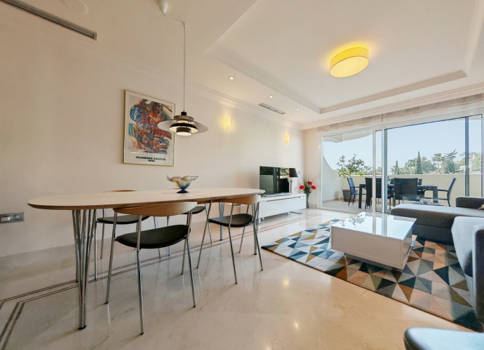 Appartement milieu d’Etage situé à Nueva Andalucía Albatros Hill Club  - 2