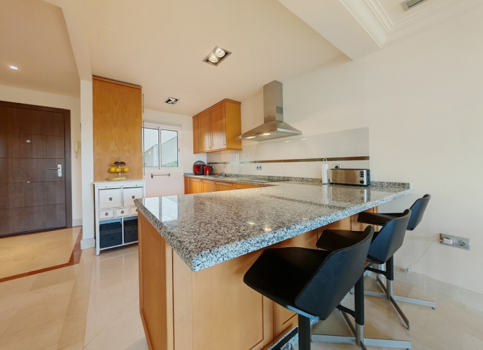 Appartement milieu d’Etage situé à Nueva Andalucía Albatros Hill Club  - 5