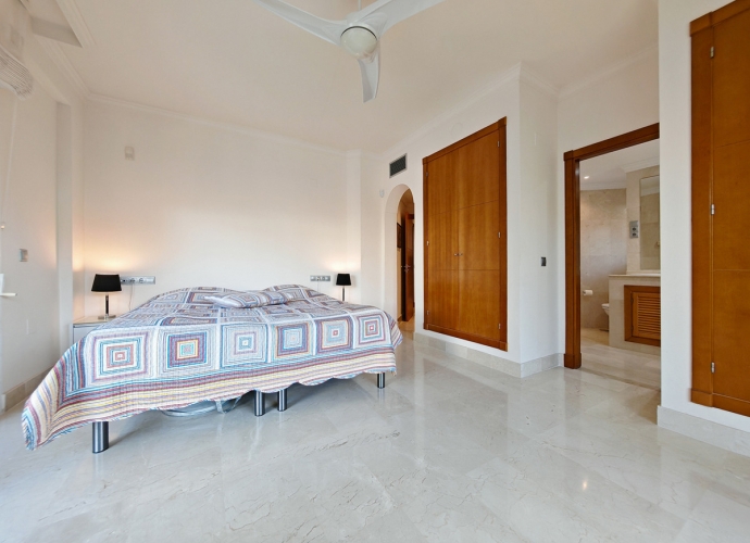 Appartement milieu d’Etage situé à Nueva Andalucía Albatros Hill Club  - 8