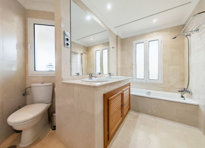 Appartement milieu d’Etage situé à Nueva Andalucía Albatros Hill Club  - 10
