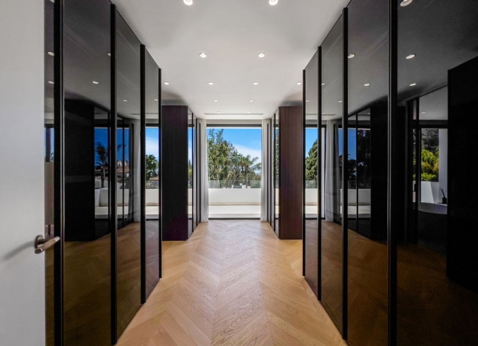 Villa Detached in The Golden Mile - 5