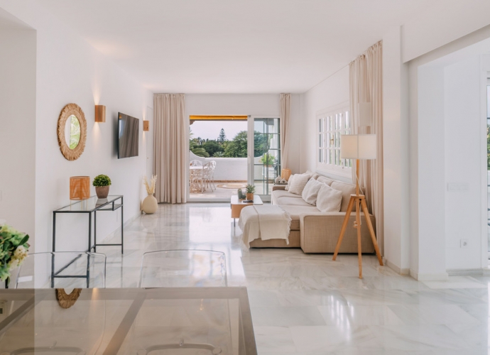 Appartement milieu d’Etage situé à Nueva Andalucía Aldea Blanca  - 1