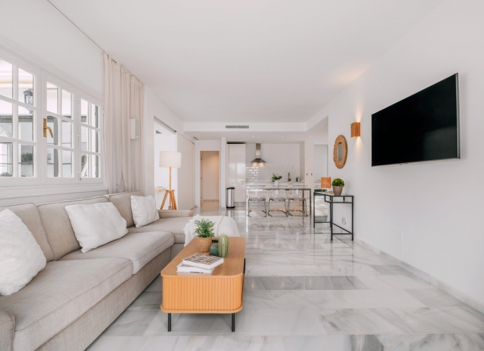Appartement milieu d’Etage situé à Nueva Andalucía Aldea Blanca  - 4