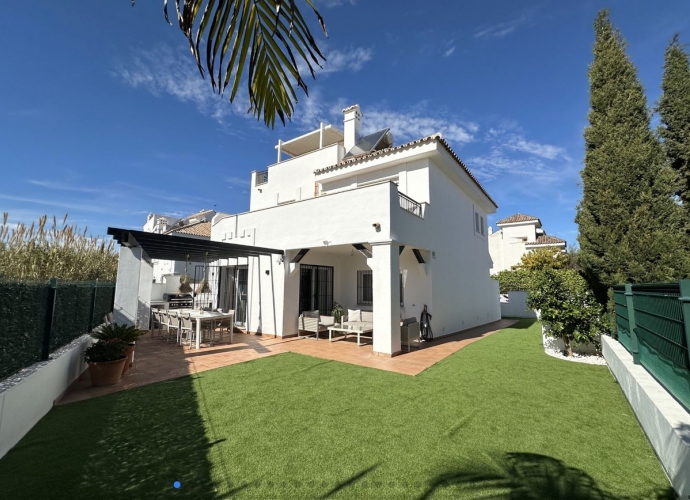 Villa Detached in Nueva Andalucía Villas en Nueva Andalucia  - 1