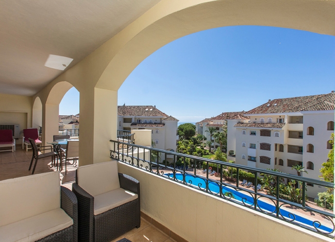 Apartment Middle Floor in Elviria Hacienda Playa  - 4