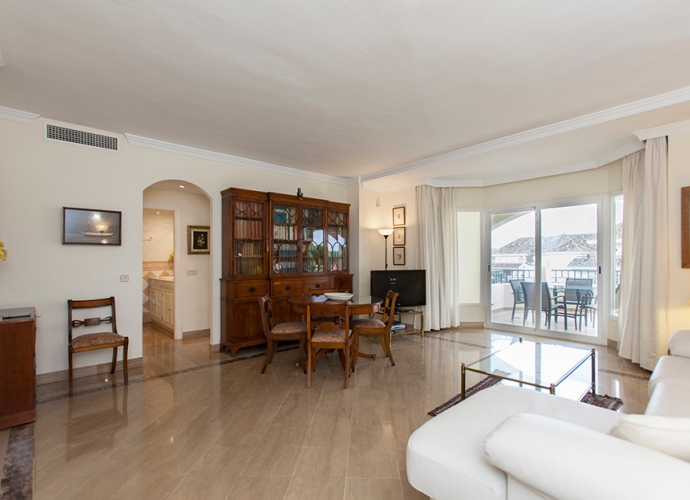 Apartment Middle Floor in Elviria Hacienda Playa  - 6
