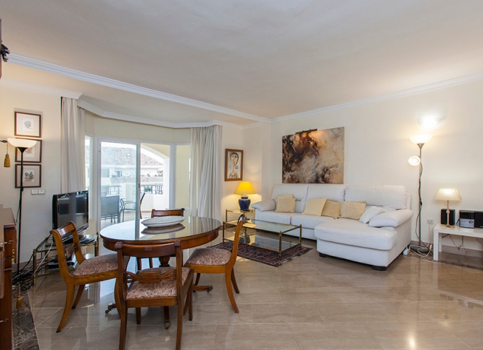 Apartment Middle Floor in Elviria Hacienda Playa  - 9