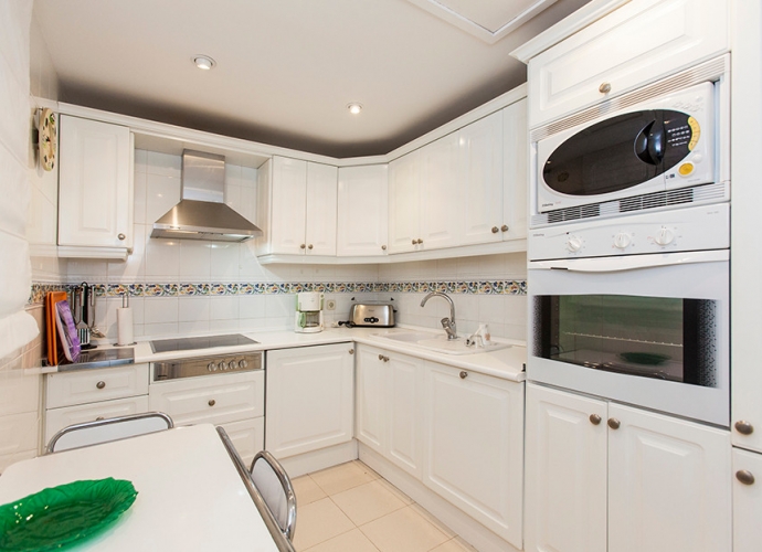 Apartment Middle Floor in Elviria Hacienda Playa  - 10