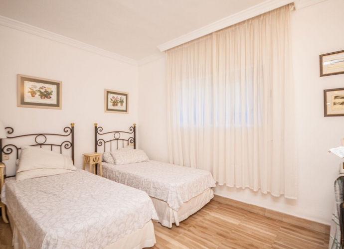 Apartment Middle Floor in Elviria Hacienda Playa  - 7