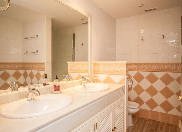 Apartment Middle Floor in Elviria Hacienda Playa  - 8