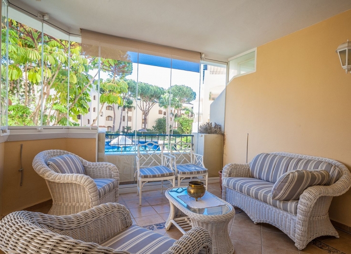 Apartment Middle Floor in Elviria Hacienda Playa  - 9
