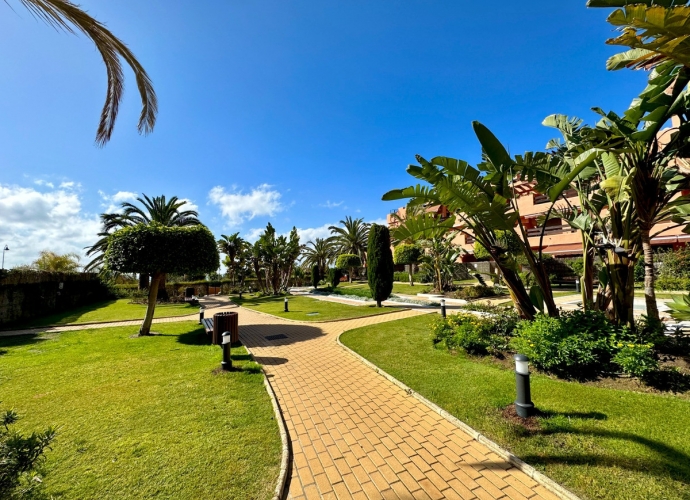 Apartment Middle Floor in Estepona - 2