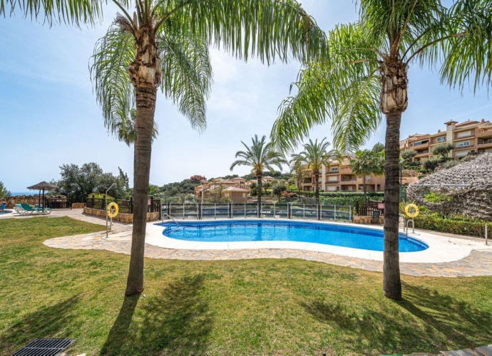 Apartment Middle Floor in Elviria - 2