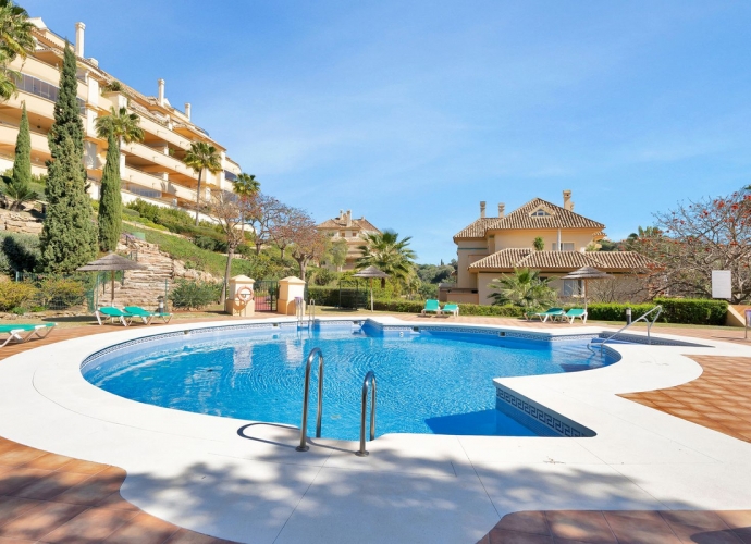Apartment Middle Floor in Elviria Elviria Hills  - 2