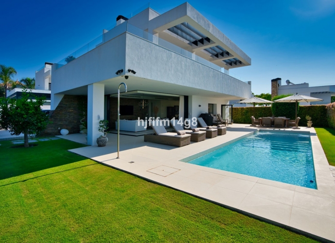 Villa Detached in San Pedro de Alcántara - 1