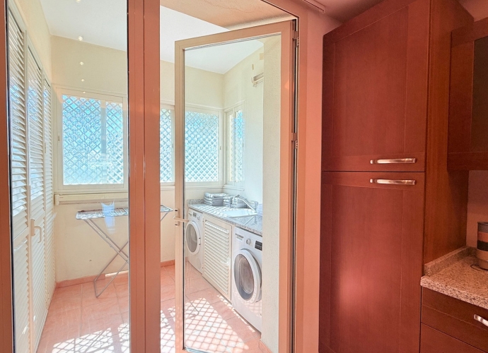 Appartement milieu d’Etage situé à The Golden Mile La Trinidad  - 8